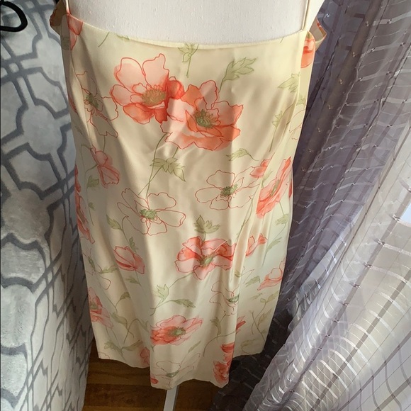 Ann Taylor 💯 silk lining dress in floral design - Picture 1 of 5